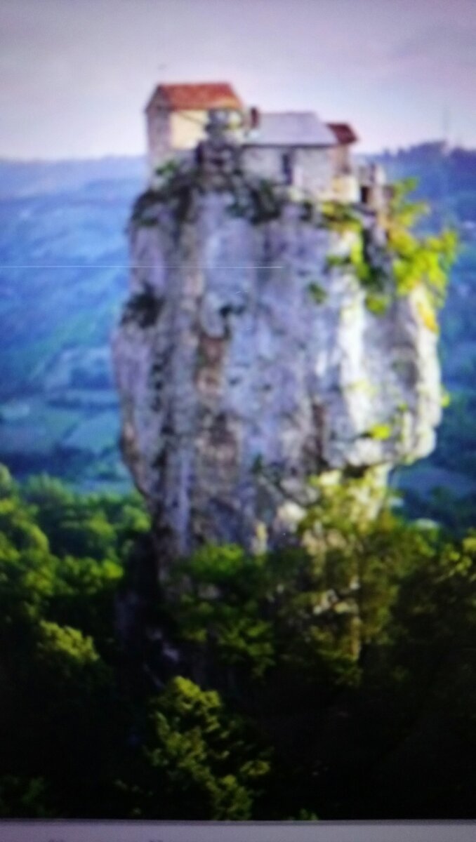 Столп Кацхи в Грузии.