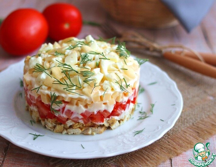 Простой в приготовлении салат, но вместе с тем очень вкусный. Салат для тех, кто любит блюда из мяса курицы.