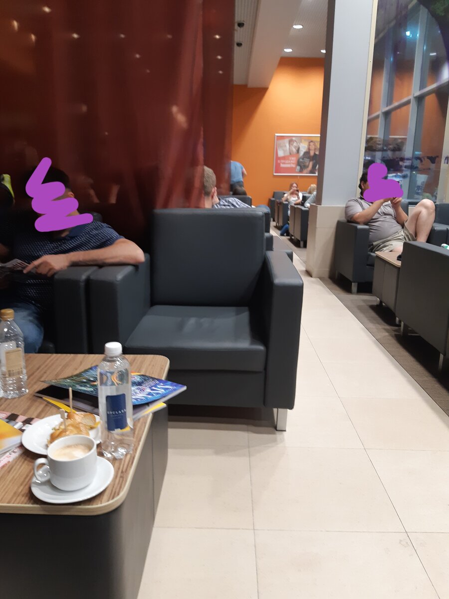 Какой бизнес зал в домодедово. Бизнес зал s7 в Домодедово. S7 Business Lounge Домодедово. S7 комфорт зал. VIP зал s7 в Домодедово.