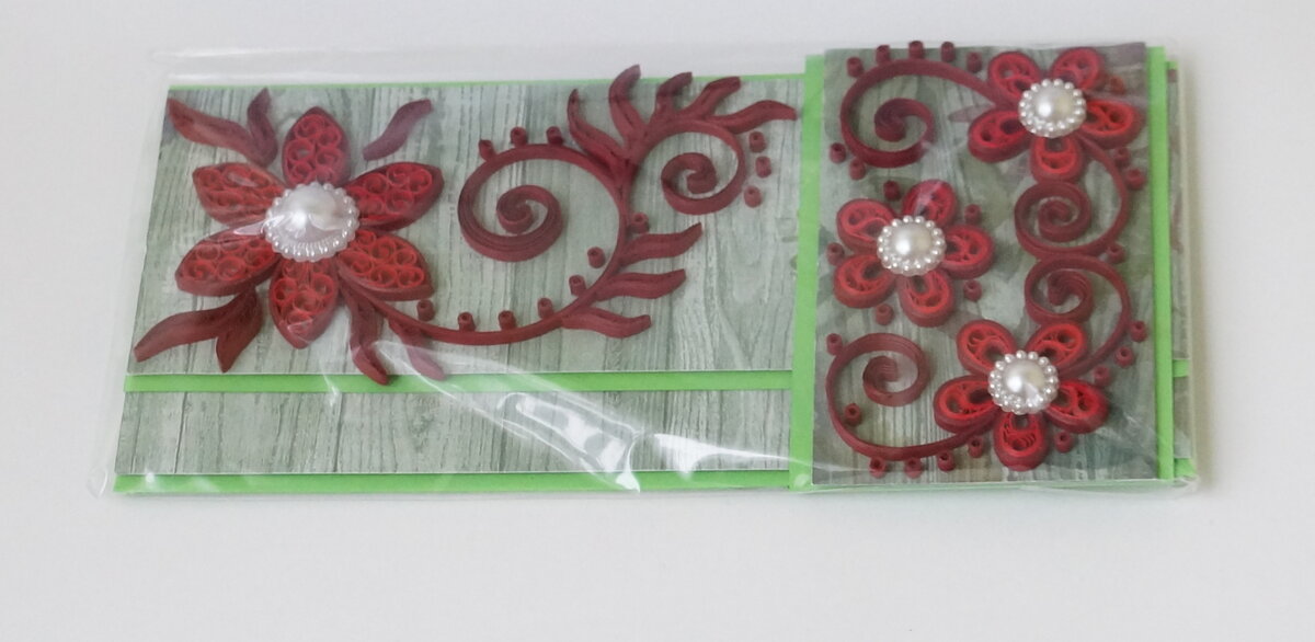 Подарочный конверт для денег, украшен в технике квиллинг (бумажная филигрань)