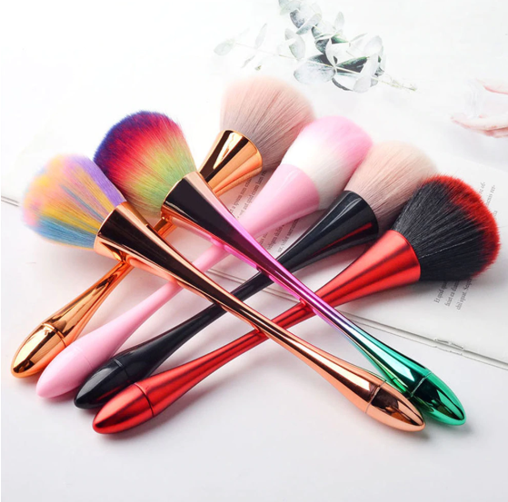 Кисть для макияжа.