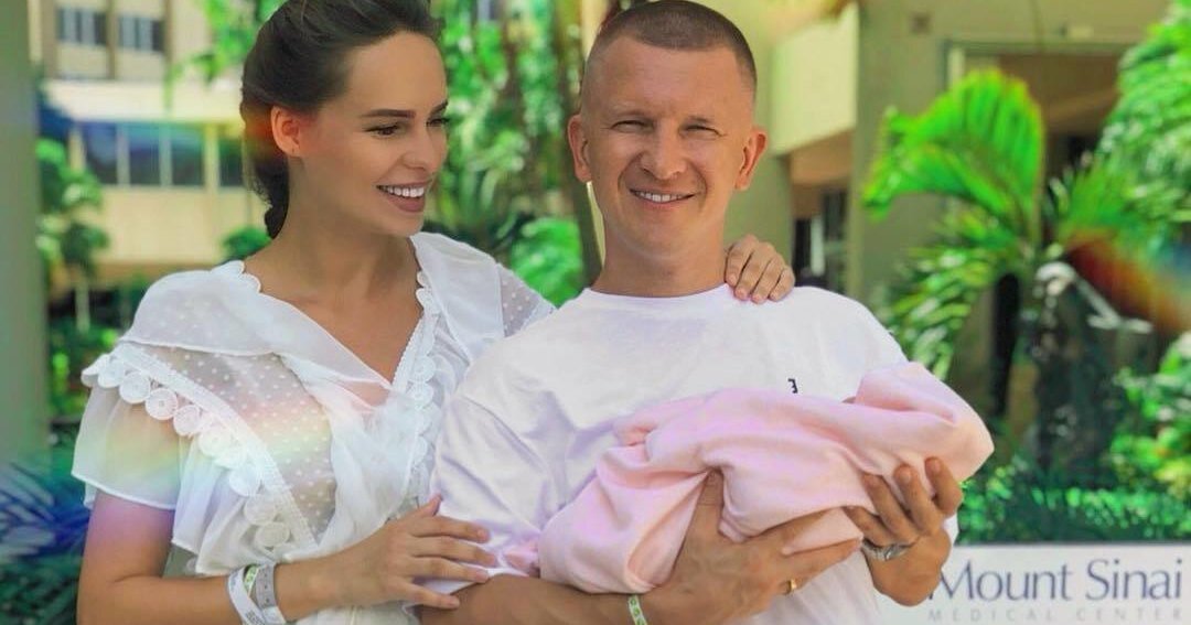 Певица Ханна с мужем гендиректор лейбла Black Star Паша с новорожденной дочкой 