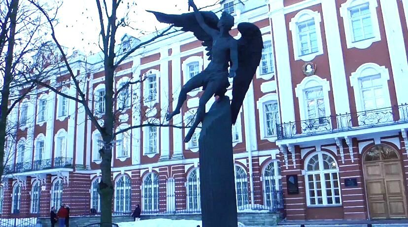 Петербургу - культурной столице приходит конец?