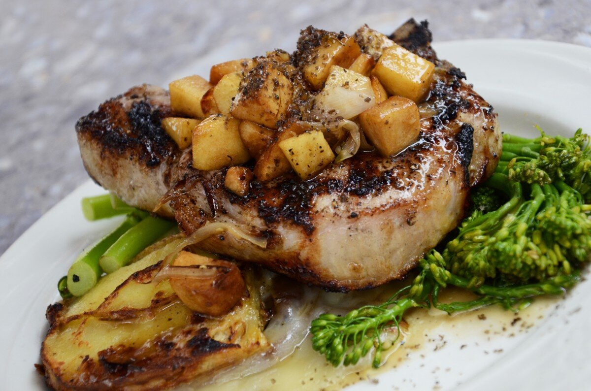 Источник фото: https://get.pxhere.com/photo/plant-dish-meal-food-produce-vegetable-seafood-meat-cuisine-steak-pork-chop-potato-vegetarian-food-flowering-plant-land-plant-9901.jpg