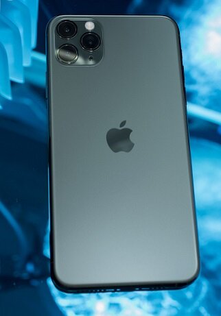 iPhone 11 — смартфон корпорации Apple, использующий процессор Apple A13 Bionic и операционную систему iOS 13, представленный 10 сентября 2019 года вместе с iPhone 11 Pro и iPhone 11 Pro Max. Модель пришла на смену iPhone XR