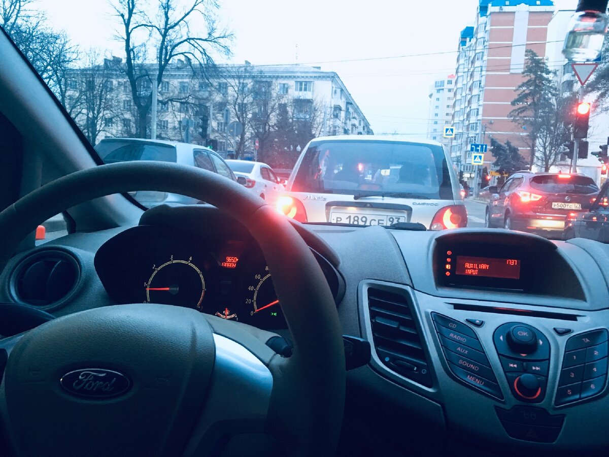 Фото из личного архива. Называется «стояние на северном мосту»