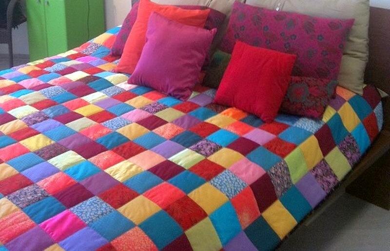 Покрывало из разноцветных лоскутов, источник фото: crafta.ua