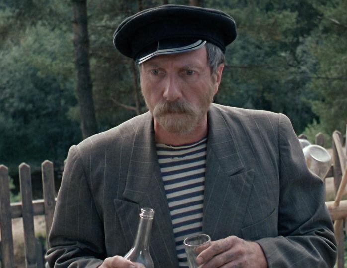 Дядя Митя (Сергей Юрский) в фильме "Любовь и голуби" (фото yandex.ru)