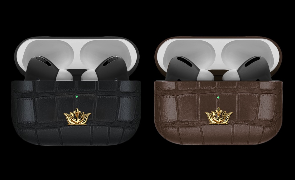 Две модели за 89 000 рублей: кейсы обтянуты натуральной кожей аллигатора 