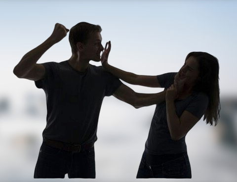 Муж бьет жену