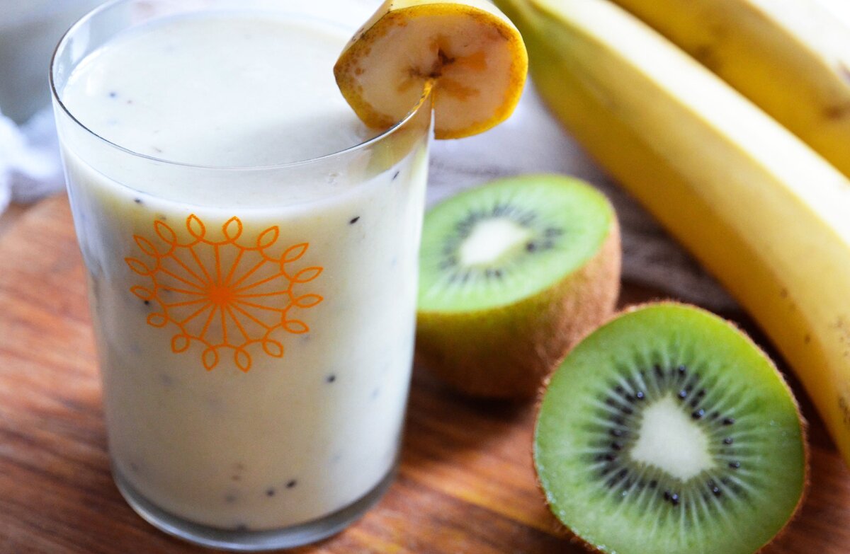 селекция киви. киви банан. милкшейк киви банан. банан и киви. киви банан.