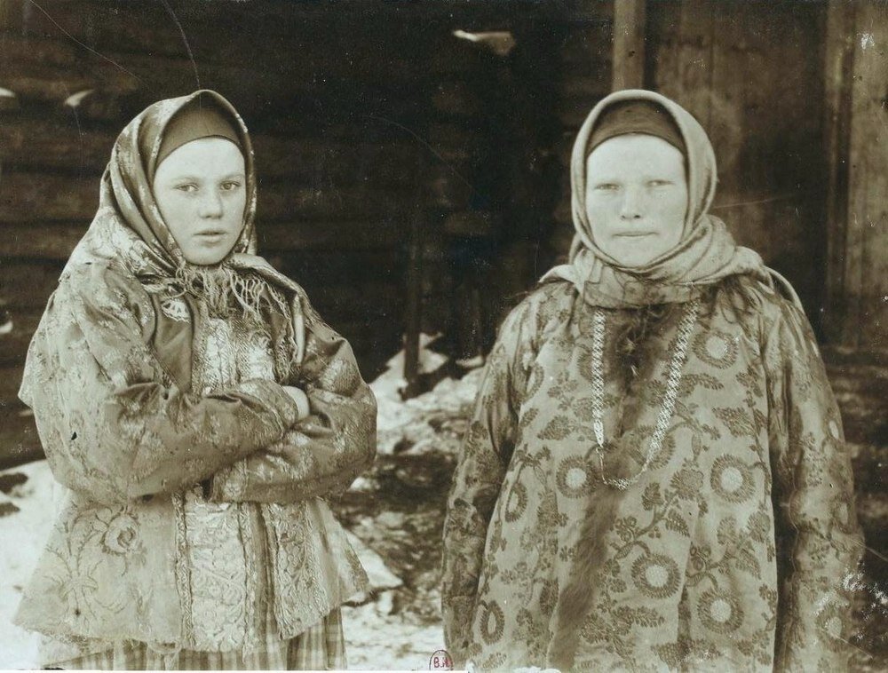 Как по-разному крестьянки раньше носили платки (есть ли хоть один действительно красивый способ?)