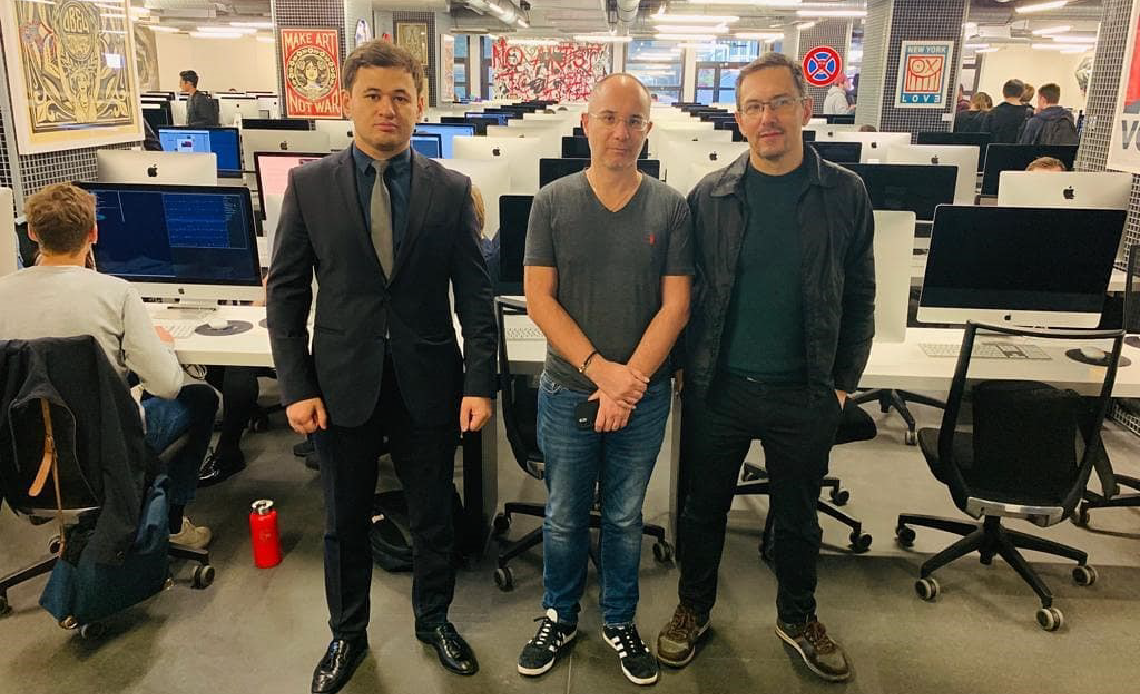 
7 — уми ноябри соли 2019 дар доираи сафари расмии Асосгузори сулҳу ваҳдати миллӣ — Пешвои миллат, Президенти Ҷумҳурии Тоҷикистон, мӯҳтарам Эмомалӣ Раҳмон ба Ҷумҳурии Франсия байни Муассисаи давлатии «Ташаккул ва рушди соҳибкории Тоҷикистон» ва Мактаби технологияҳои иттилоотии «ITC Ecole42» Ёддошти ҳусни тафоҳум оид ба ҳамкорӣ ба имзо расид.  Мактаби технологияҳои иттилоотии «ITC Ecole42» бо барнома ва усулҳои таълимии муваффақаш машҳур мебошад. Беҳамтоии низоми таълими инноватсионии мактаби барномасозии Франсия ин аст, ки аз рушди малакаҳои амалӣ (таҳсил бидуни омӯзгор, маърӯза ва баҳо) ва аз ҳалли масъалаҳои мураккаб дар тамоми соҳаҳои технологияҳои муосир асос ёфтааст.

Зимни мулоқот директори МД «Ташаккул ва рушди соҳибкории Тоҷикистон» Дилшод Ҷуразода ва намояндаи Мактаби технологияҳои иттилоотии «ITC Ecole42» Олиевер Дукооурант тасмим гирифтанд, ки дар нимаи дуюми соли 2020 усули инноватсионии таълим ва омодакунии барномасозонро дар Ҷумҳурии Тоҷикистон ба роҳ монанд.
Лоиҳа барои баланд бардоштан ва беҳтар намудани рушди таҳсилот дар соҳаи IT ва омодакунии кадрҳои оянда дар Тоҷикистон имконият фароҳам меорад.


