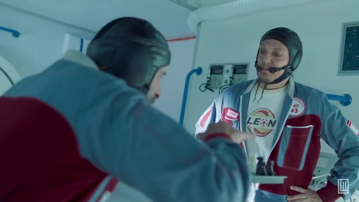 Омагад! Петер в футболке БК ЛЕОН! Куда катится мир?