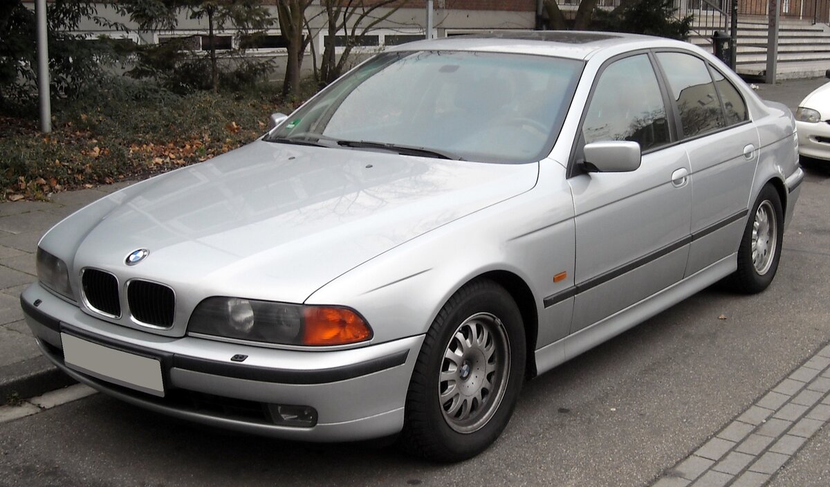 https://upload.wikimedia.org/wikipedia/commons/4/4f/BMW_E39_front_20081125.jpg