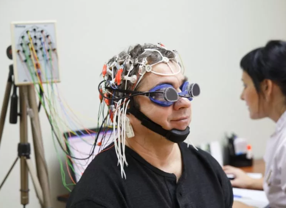 "шапочка", но в очках каких-то