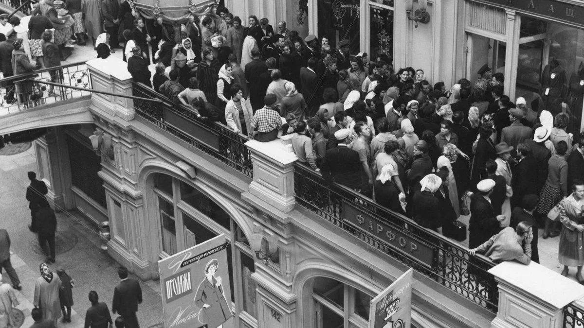 Фото из открытых источников. Очереди в ГУМе в Москве, в СССР.