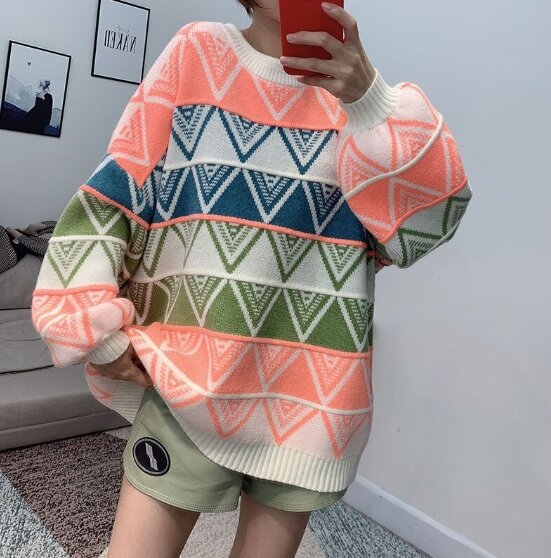 Пуловер с цветным рисунком