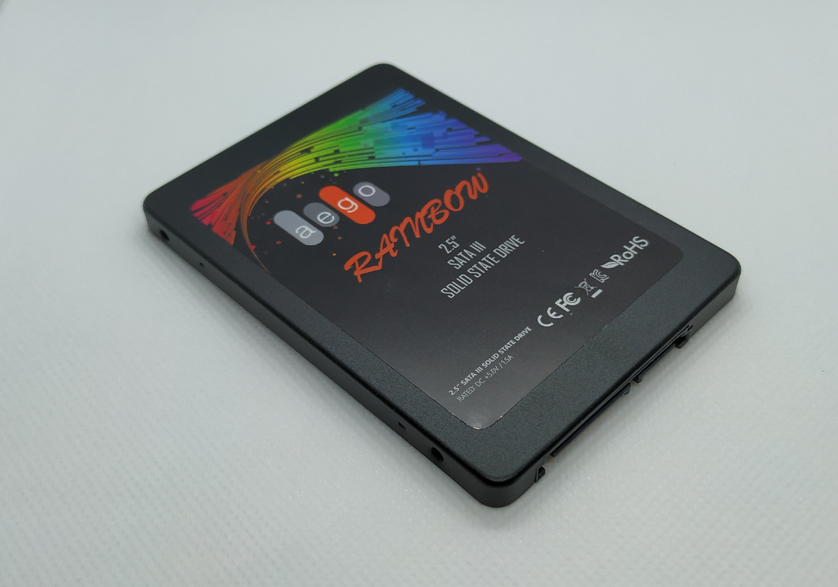 Слухи о SSD китайских производителей с хорошей начинкой до меня доходили давно.