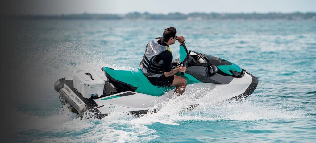 Гидроцикл Sea-Doo GTI с установленным кофром Linq