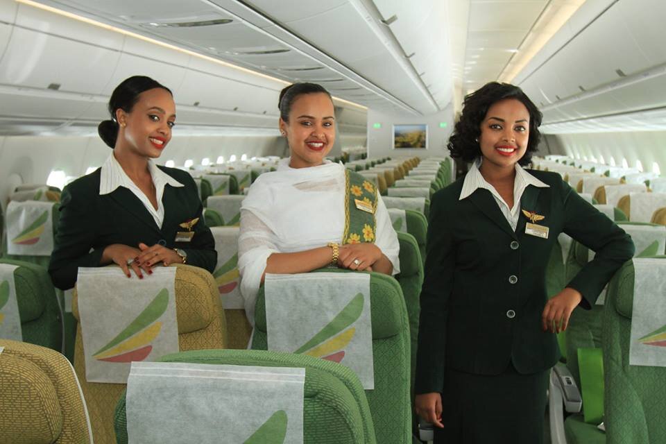 Униформа эфиопских стюардесс. Что в ней особенного и почему она бело - зеленого цвета?