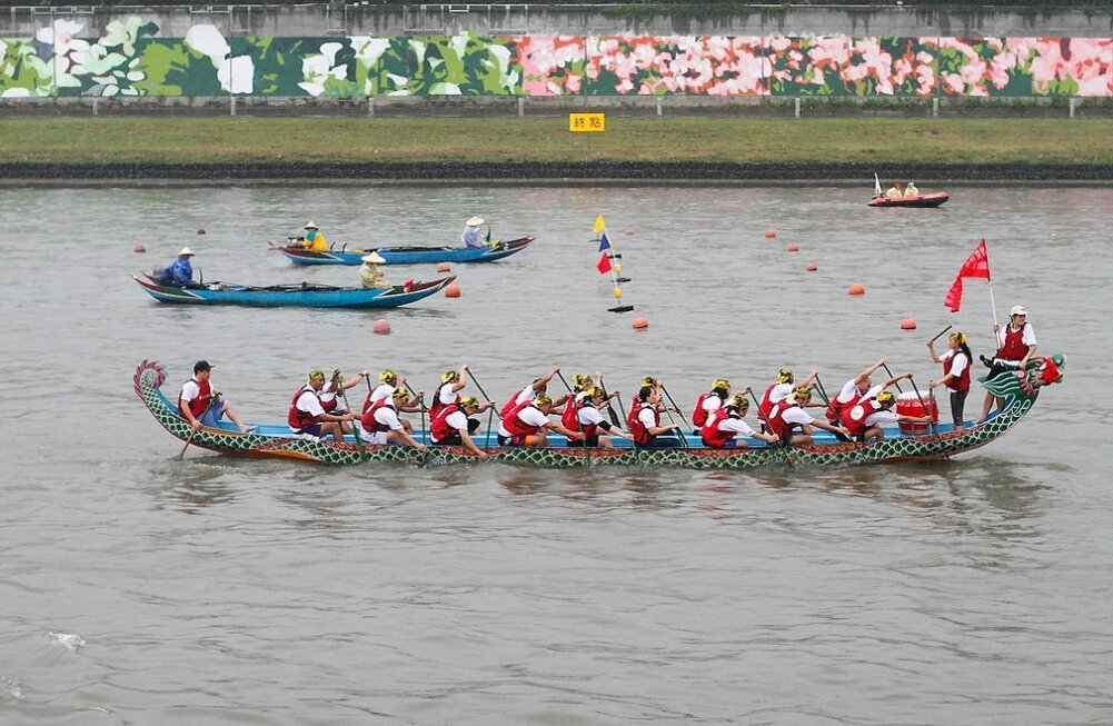 Фото взято из яндекс поисковой системы, одна из лодок участников соревнования..