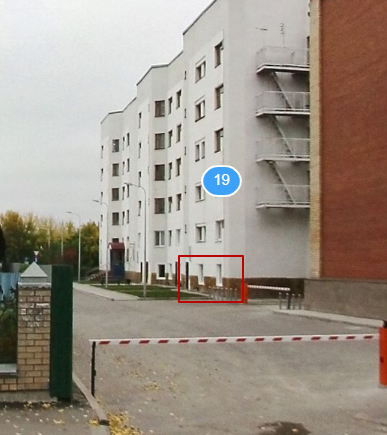 В этих двух окошечках я жил.