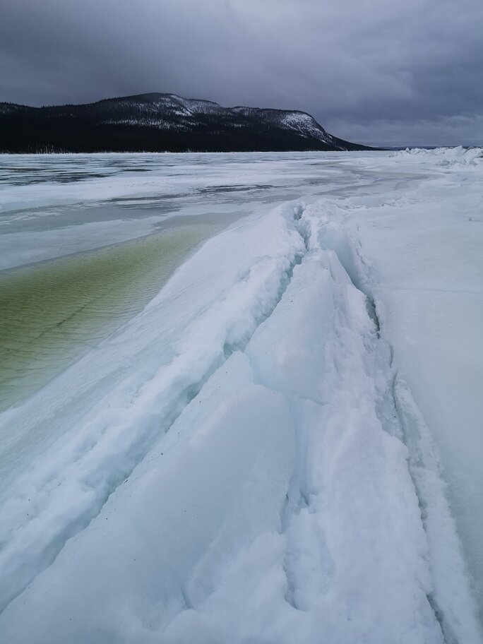 В Заполярье неожиданно пришла весна. Вместо морозов дождь и лужи.