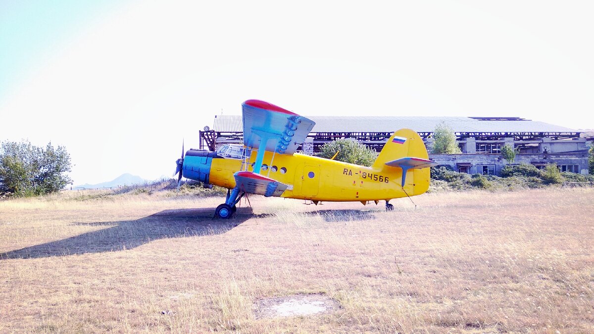 Ангар с другой стороны.