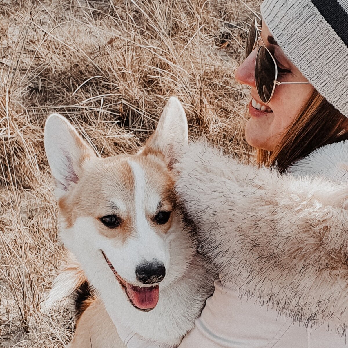 Коргита улыбается!