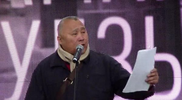 Амарсана Улзытуев во время прочтения стихотворения "Семейские"