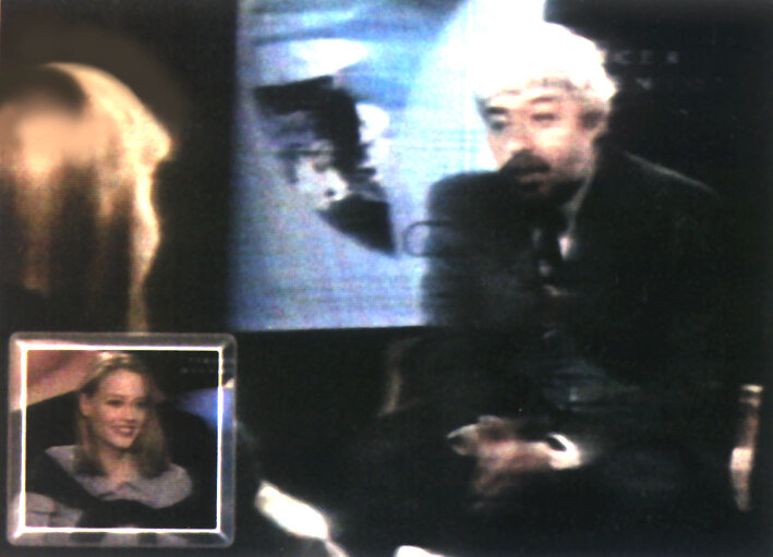 Джоди Фостер, и журналист Хайме Маоссан, в момент своего выступления в телевизионной программе «Третье тысячелетие».