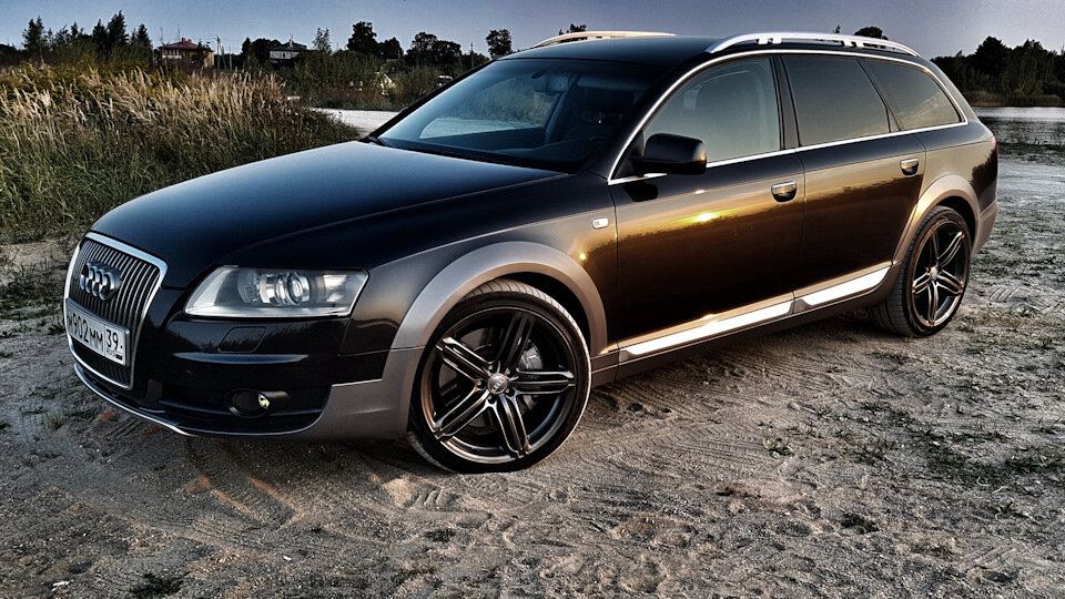 Audi Allroad Quattro (с 2006 г. Audi A6 Allroad Quattro) — внедорожная версия моделей Audi A6 Avant и Audi A4 Avant (c 2009 г. Audi A4 Allroad Quattro). Данная модификация отличается от оригинальной модели стандартной постоянной полноприводной трансмиссией, пневматической подвеской, большим дорожным просветом, а также увеличенными и защищёнными передними и задними крыльями. По высоте дорожный просвет можно регулировать в четыре этапа, в диапазоне с 142 мм до 206 мм.