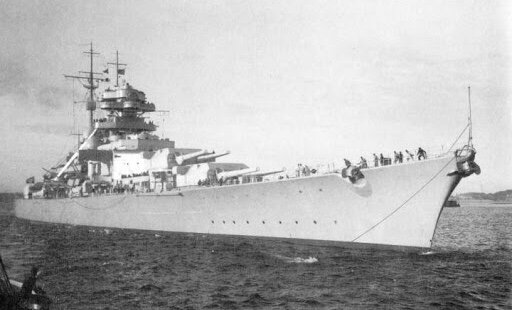 Фотография Линкора «Бисмарк». Год неизвестен. Источник изображения : korabley. net.