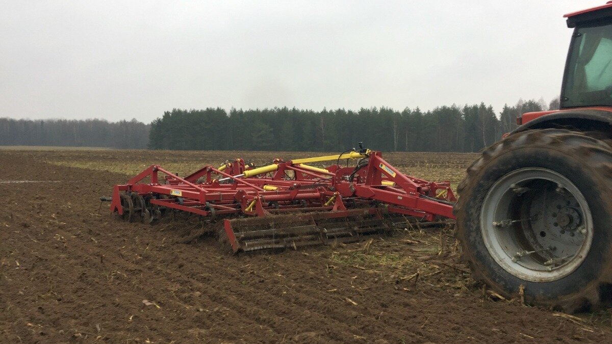 Фото: tehmash.by                                                                                                                                 Измельчение остатков кукурузы