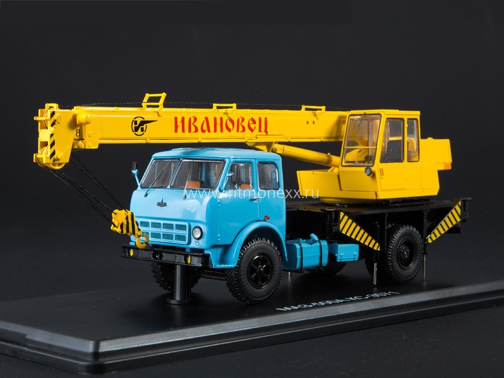 Автокран КС-3571 на шасси МАЗ 500А. Фото с сайта www.ritmonexx.ru