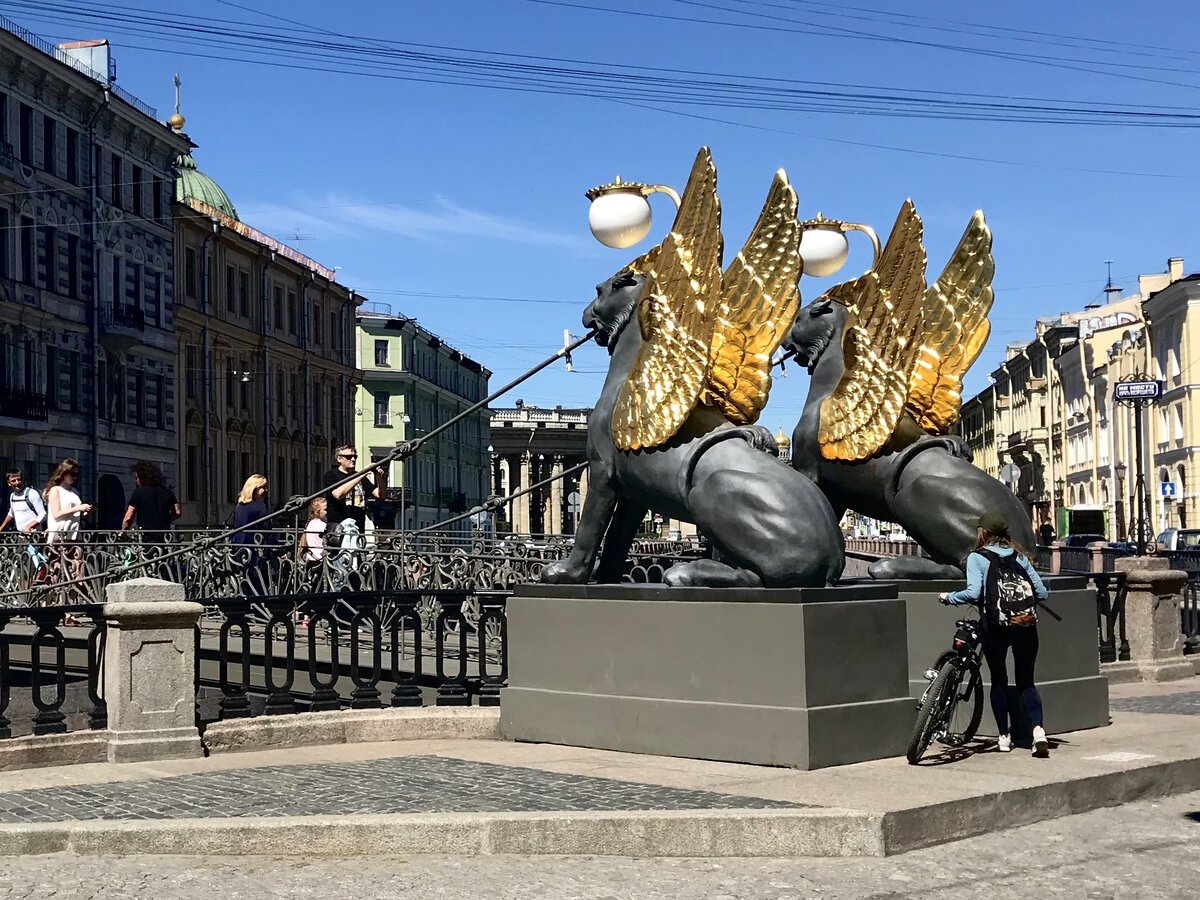 ☝️Банковский мост.