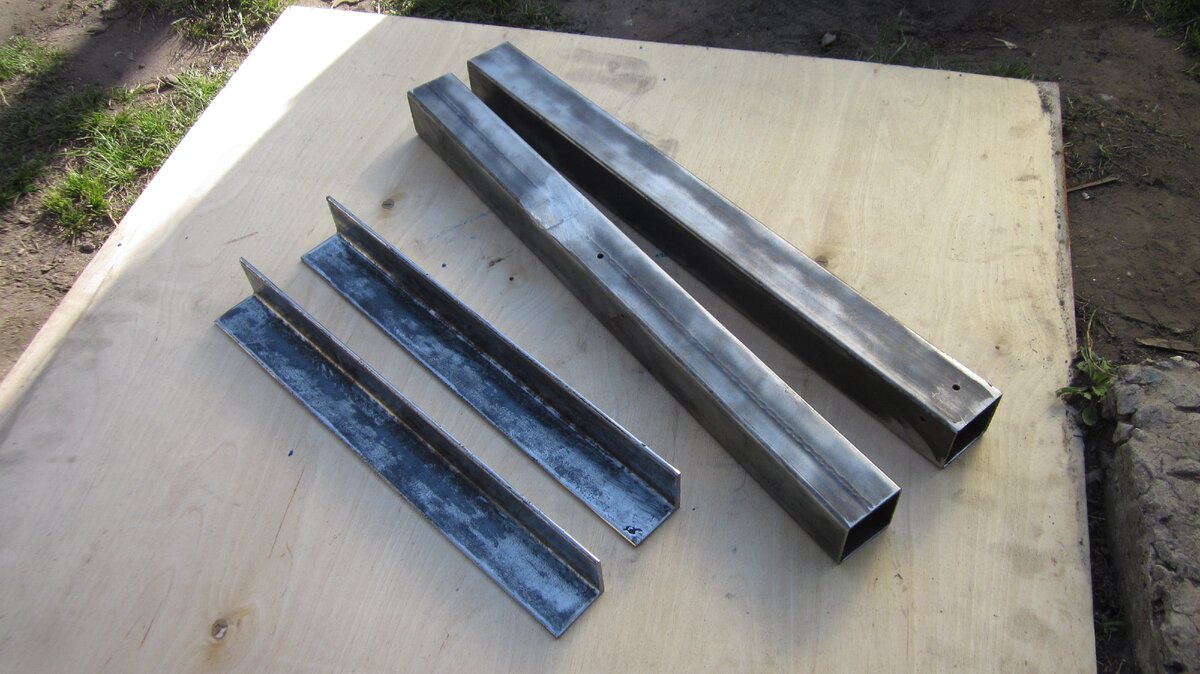 Труба 50х50 и 45-й уголок