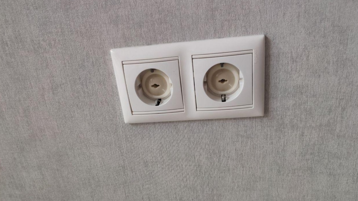 Такие заглушки для розеток стоят недорого