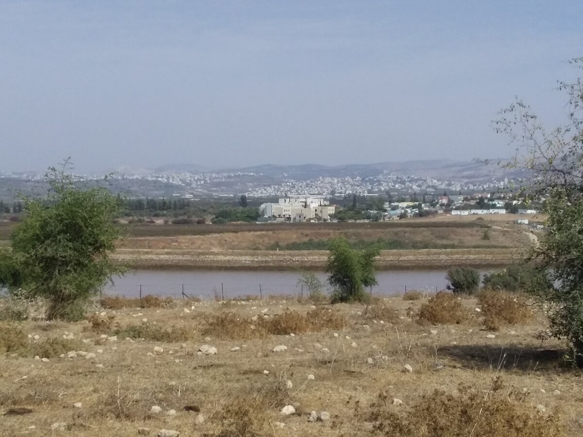 Вид на ишув Мево Хорон (это фото сделано позже, в октябре 2020 г.)

