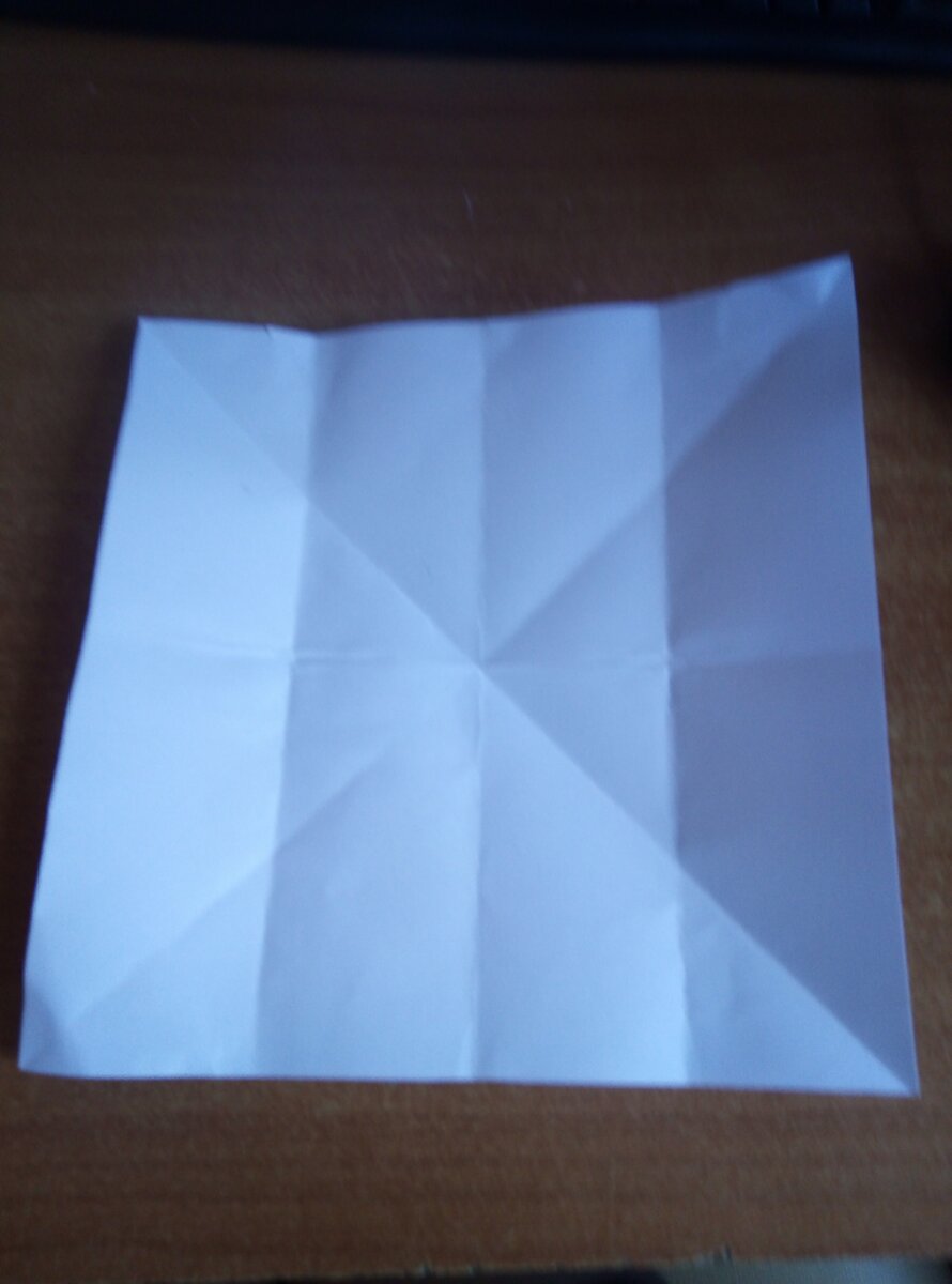 Делаем ещё сгибы.