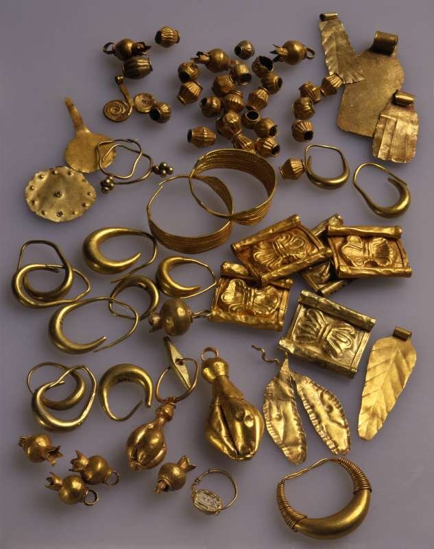 Золотые украшения. Поздний бронзовый век, 13 в. до н.э. Israel Museum, Jerusalem⁣