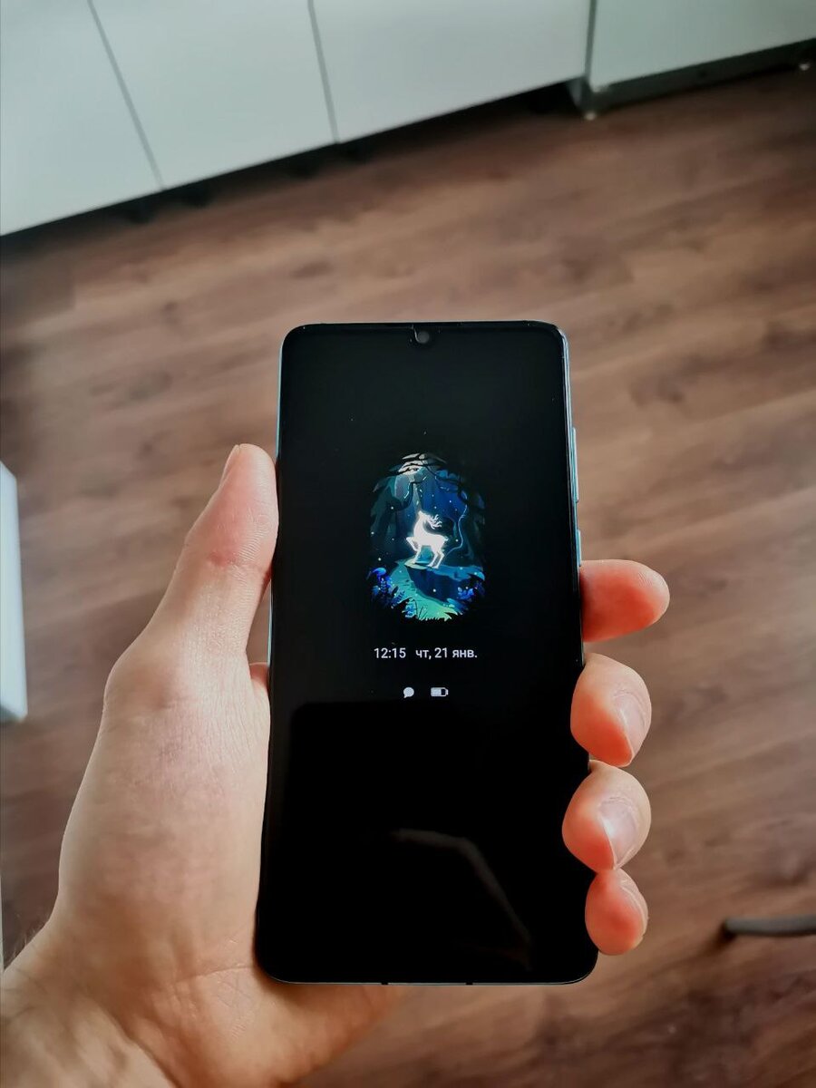 Huawei P30. Фронтальная сторона. 