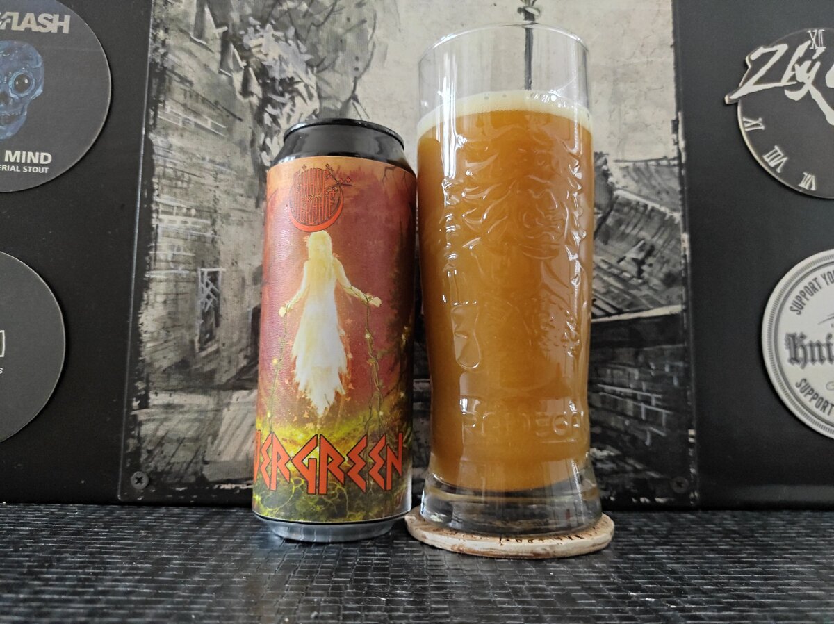Evergreen Juicy DIPA в бокале Radegast