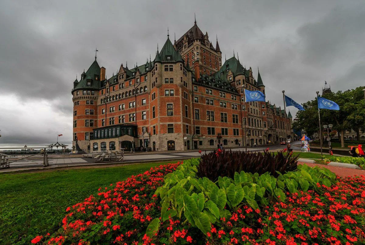 Квебек — старейший город Северной Америки. Первые бледнолицые ступили на земли Канады в середине 16 века. Звали первопроходца Жак Картье, в современных источниках он именуется первооткрывателем, а по сути своей — обычный пират Фото из открытых источников. 