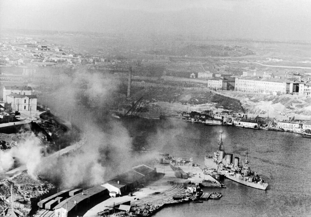 Севастополь после авианалета. Осень 1941 года. Фото из свободных источников.