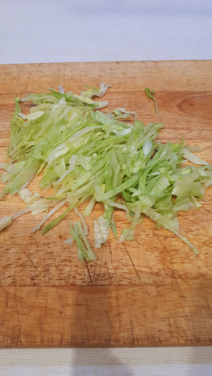 Шинкуем пекинскую капусту