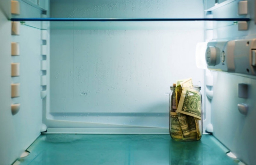 https://ru.depositphotos.com/226017742/stock-photo-dollars-glass-jar-refrigerator-saving.html