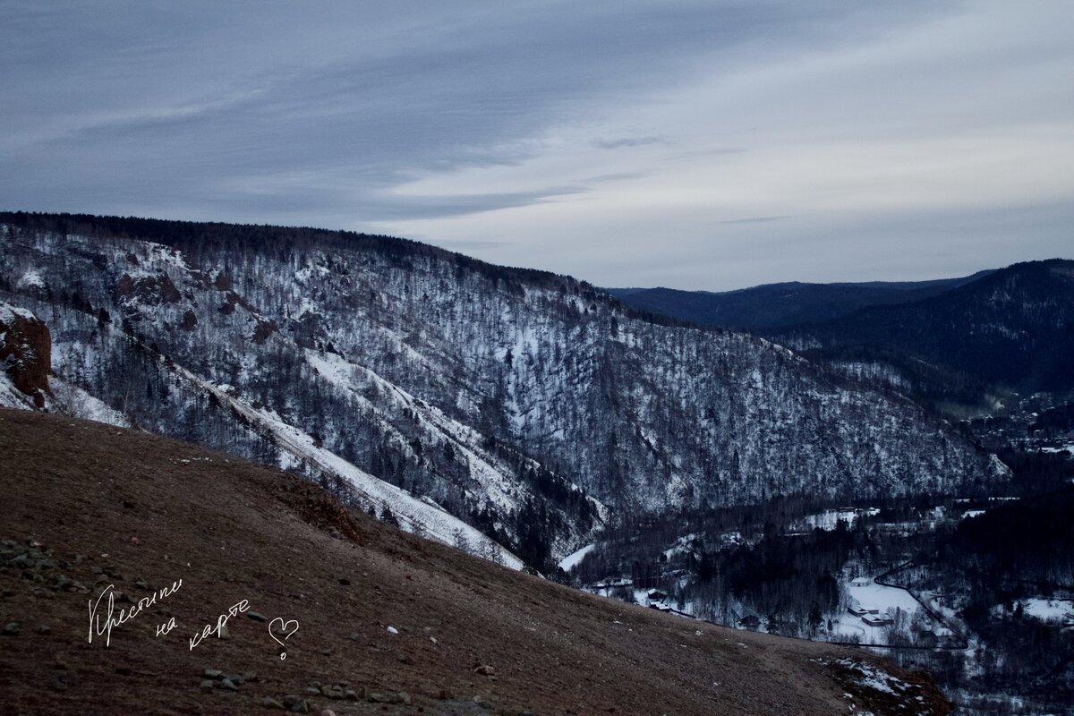 Вид с вершины хребта на восток
