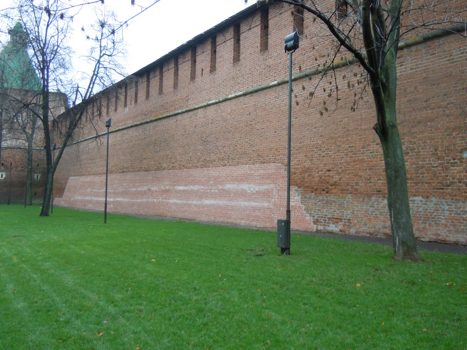  23 октября 2011 г. Здесь внимание будет больше направлено на состояние кладки кремля.-11